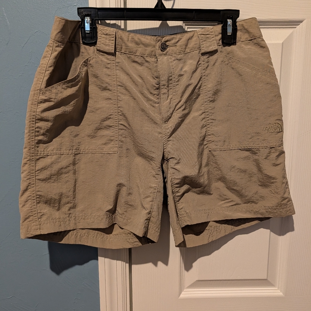 The North Face Women's Khaki Cargo Shorts Size 12